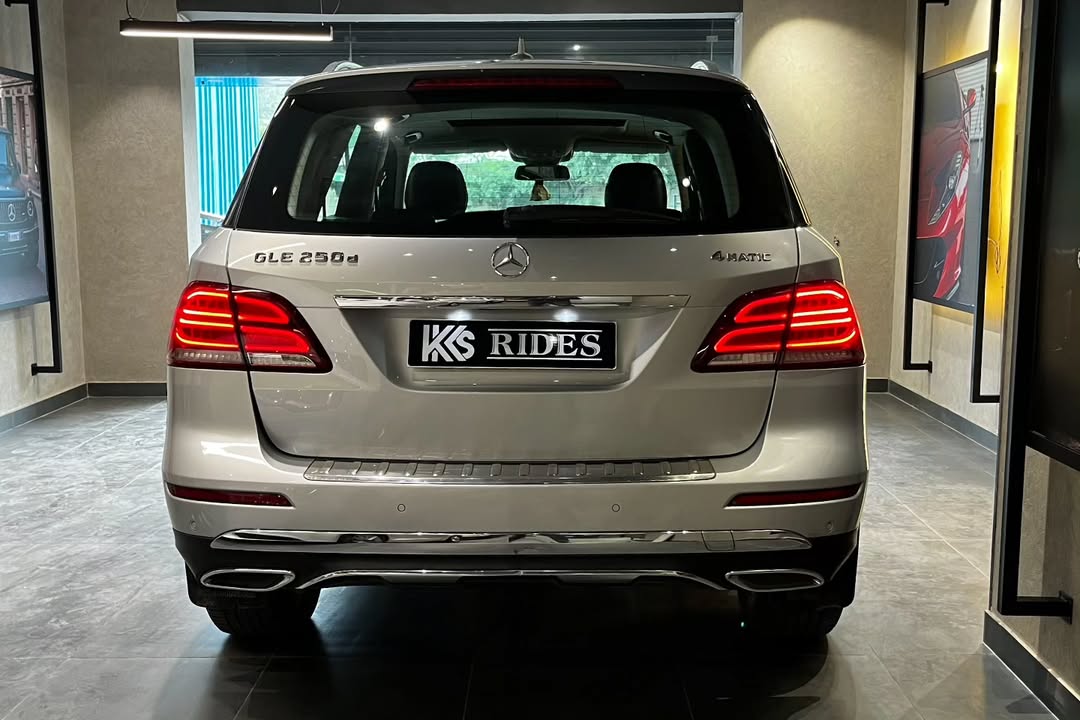Mercedes-Benz Gle classGLE 250d201697000 kms Diesel Automatic mercedes #mercedeseclass #eclass (4)